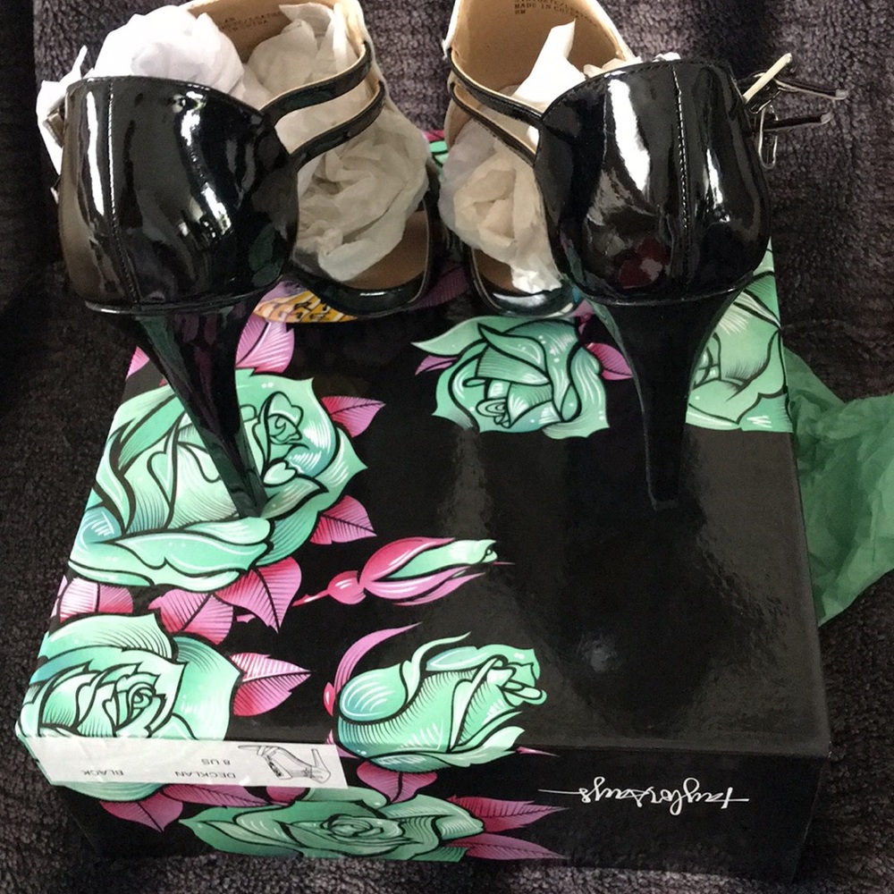 Shoes - Picture 2 of 4